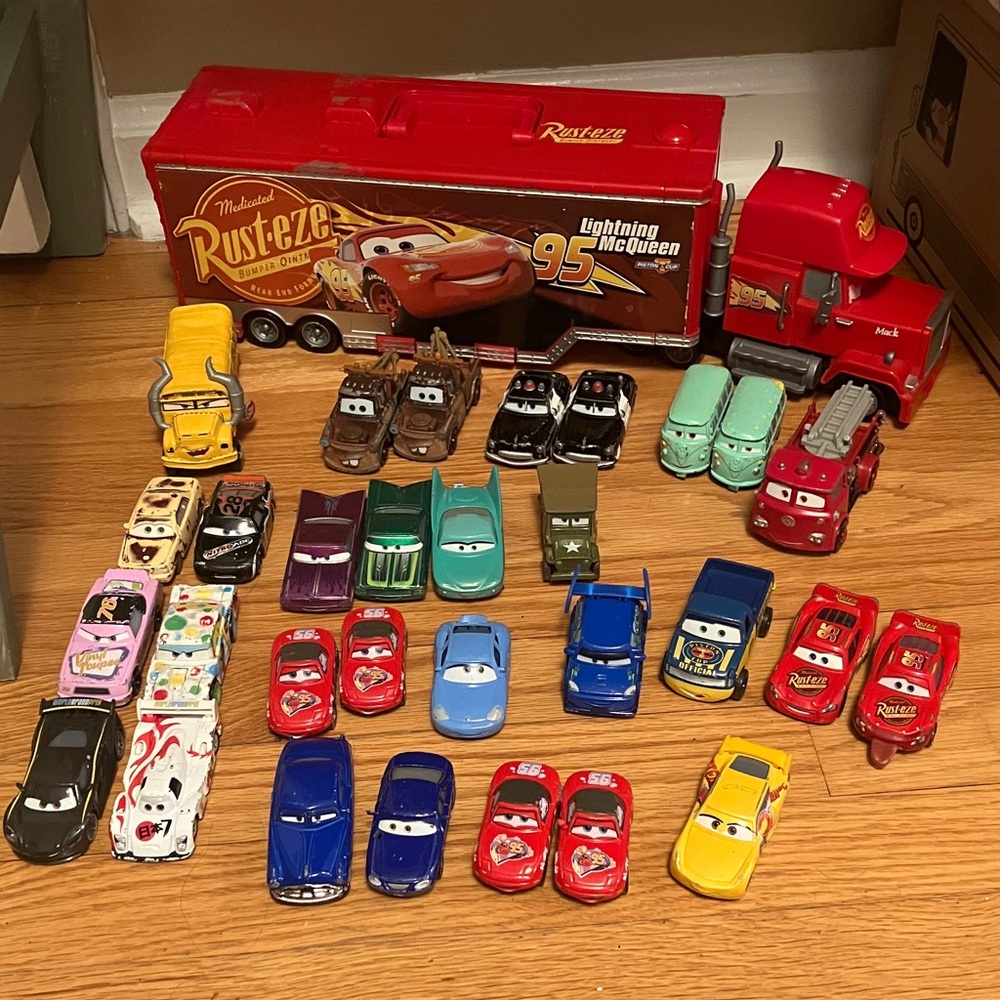 Pixar Cars Set w/ Mack Travel Carrier